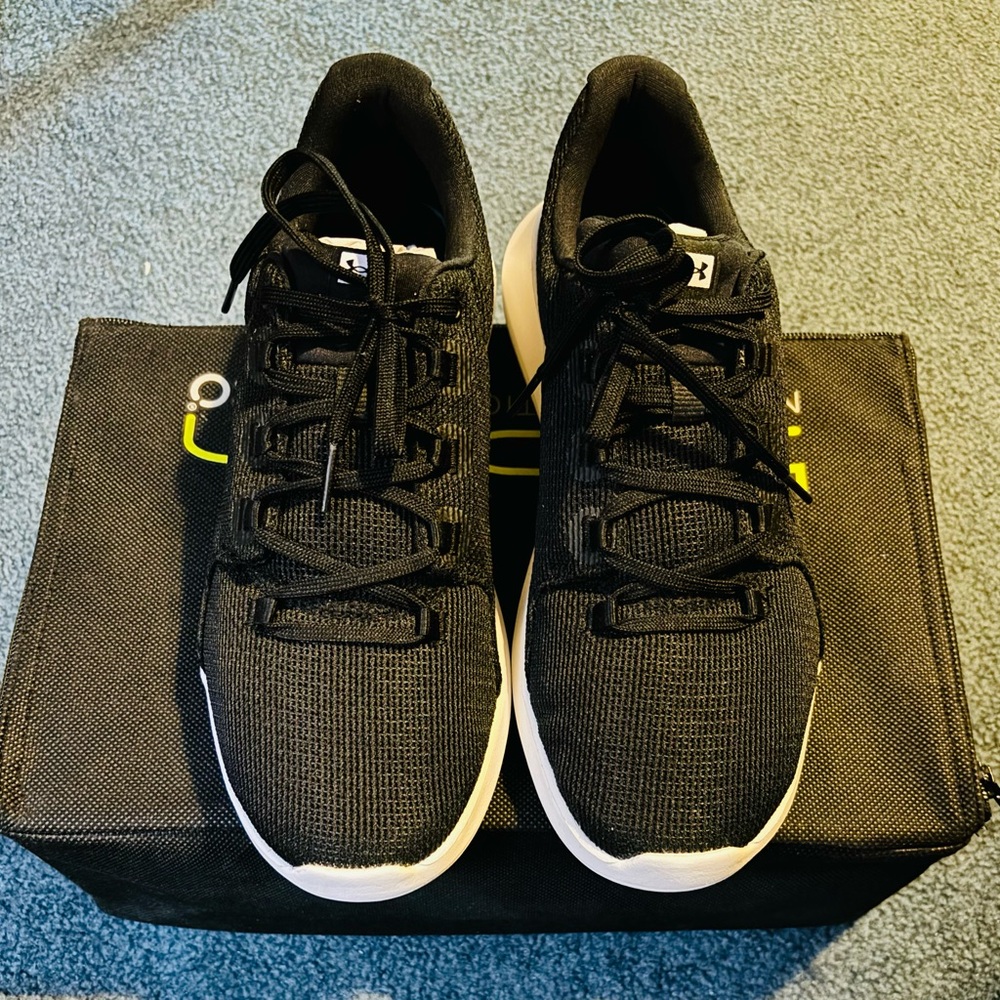 Navy Blue Under Armour Men’s Shoes. Size 9. Made in Vietnam